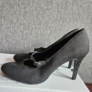Black mary-jane heels